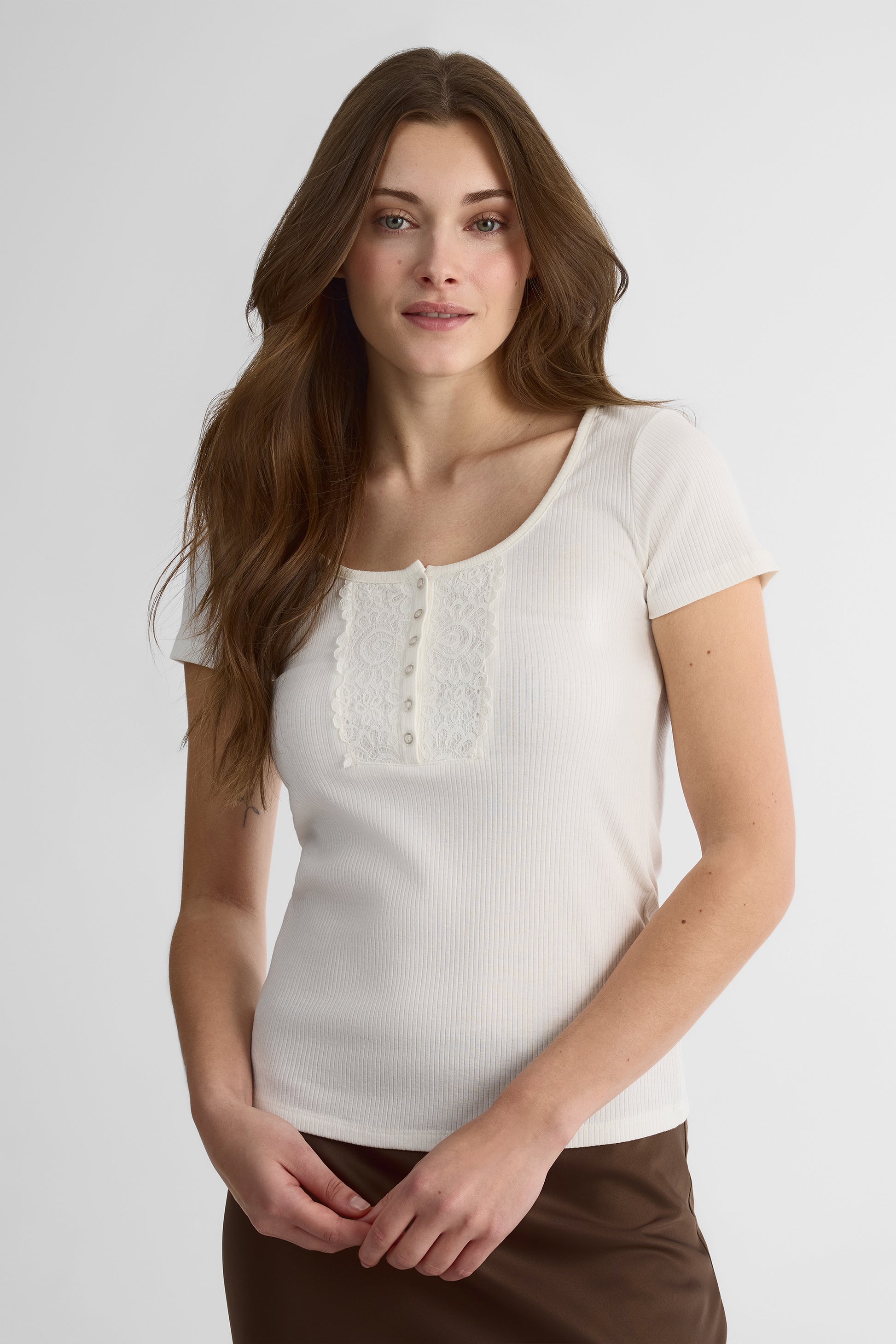 Chandail ajusté à manches courtes - Femme && BLANC CASSÉ