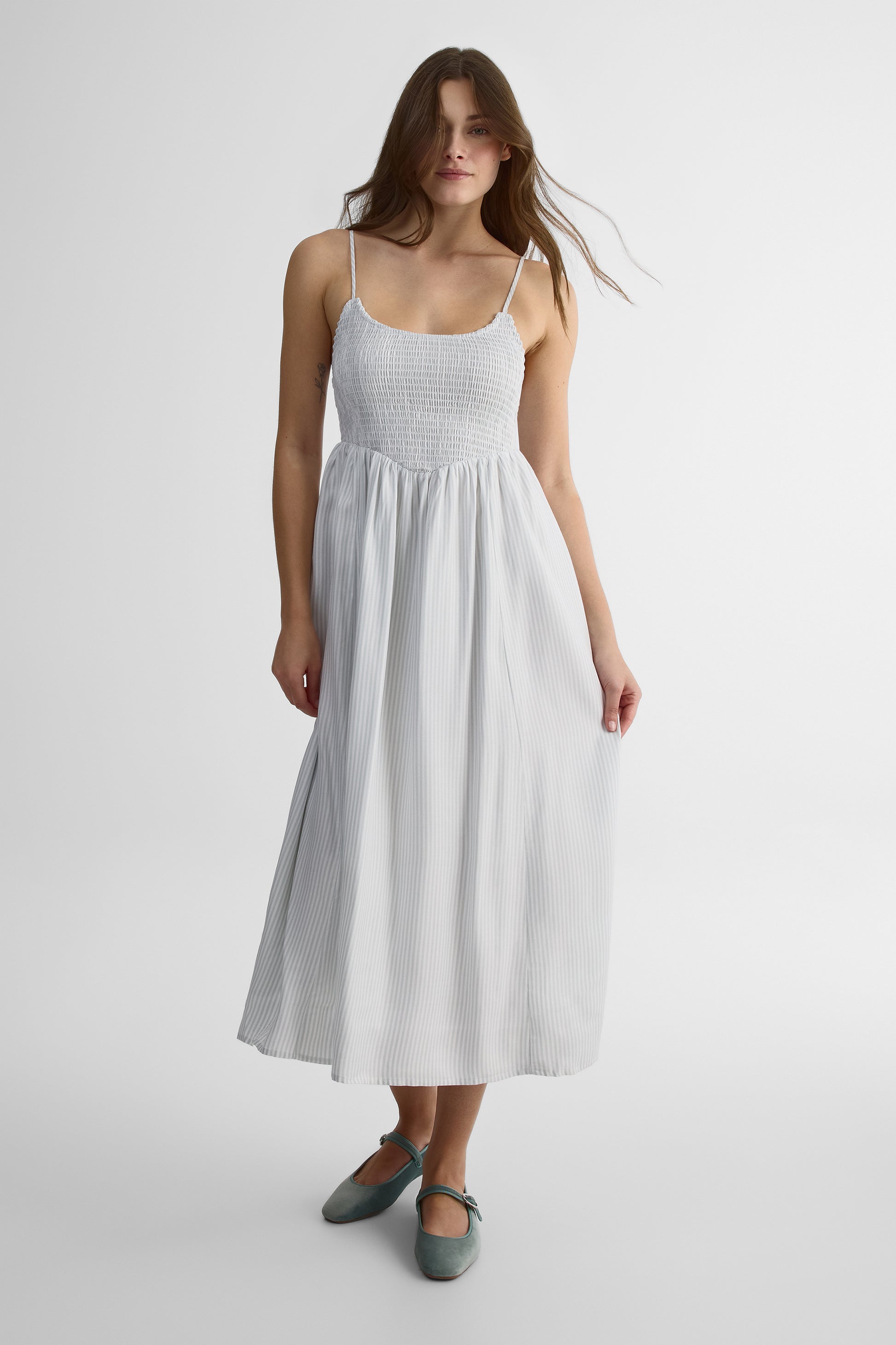 Robe midi à bretelles smocking - Femme && BLEU MULTI