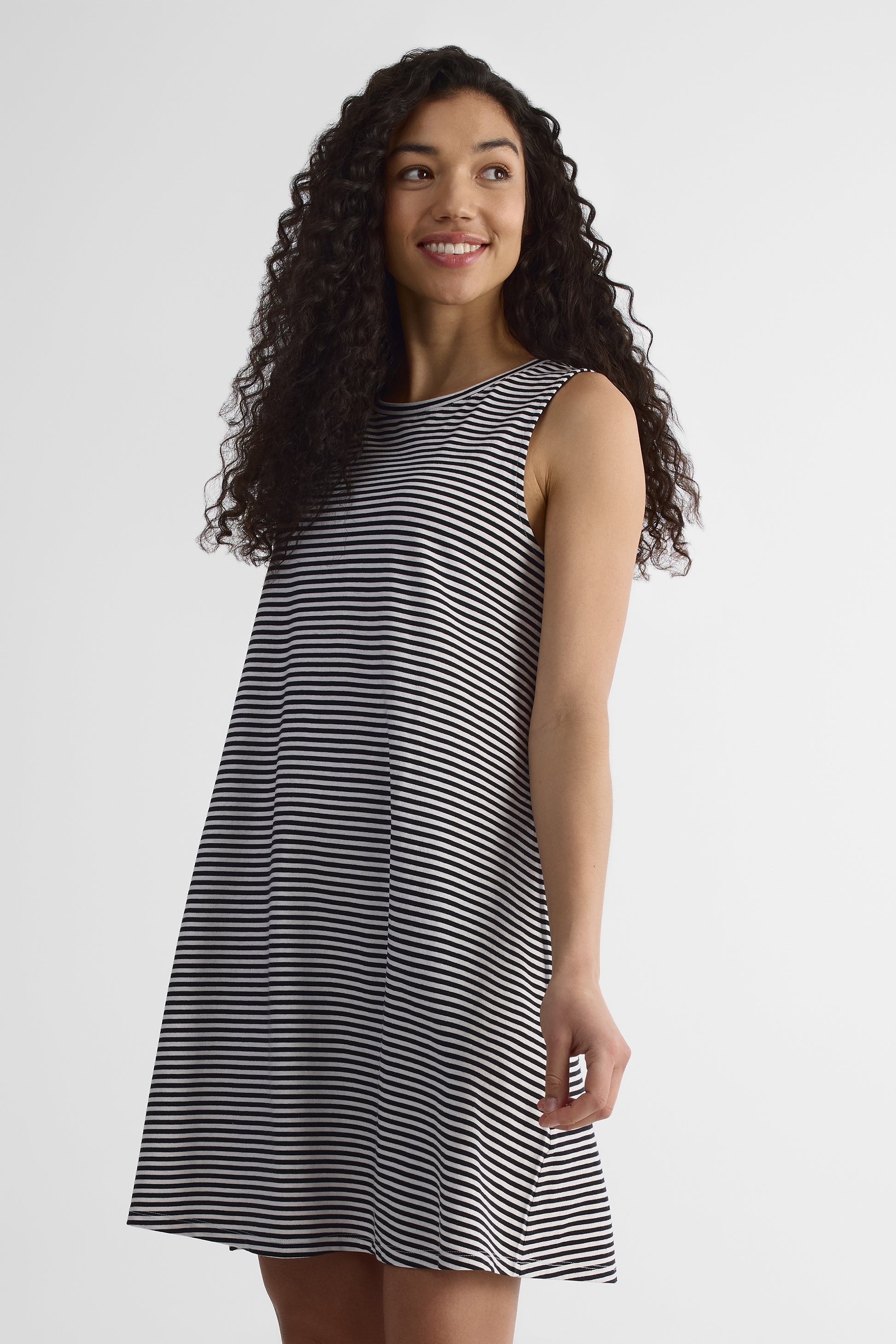 Robe sans manches trapèze col arrondi - Femme && NOIR/MULTI