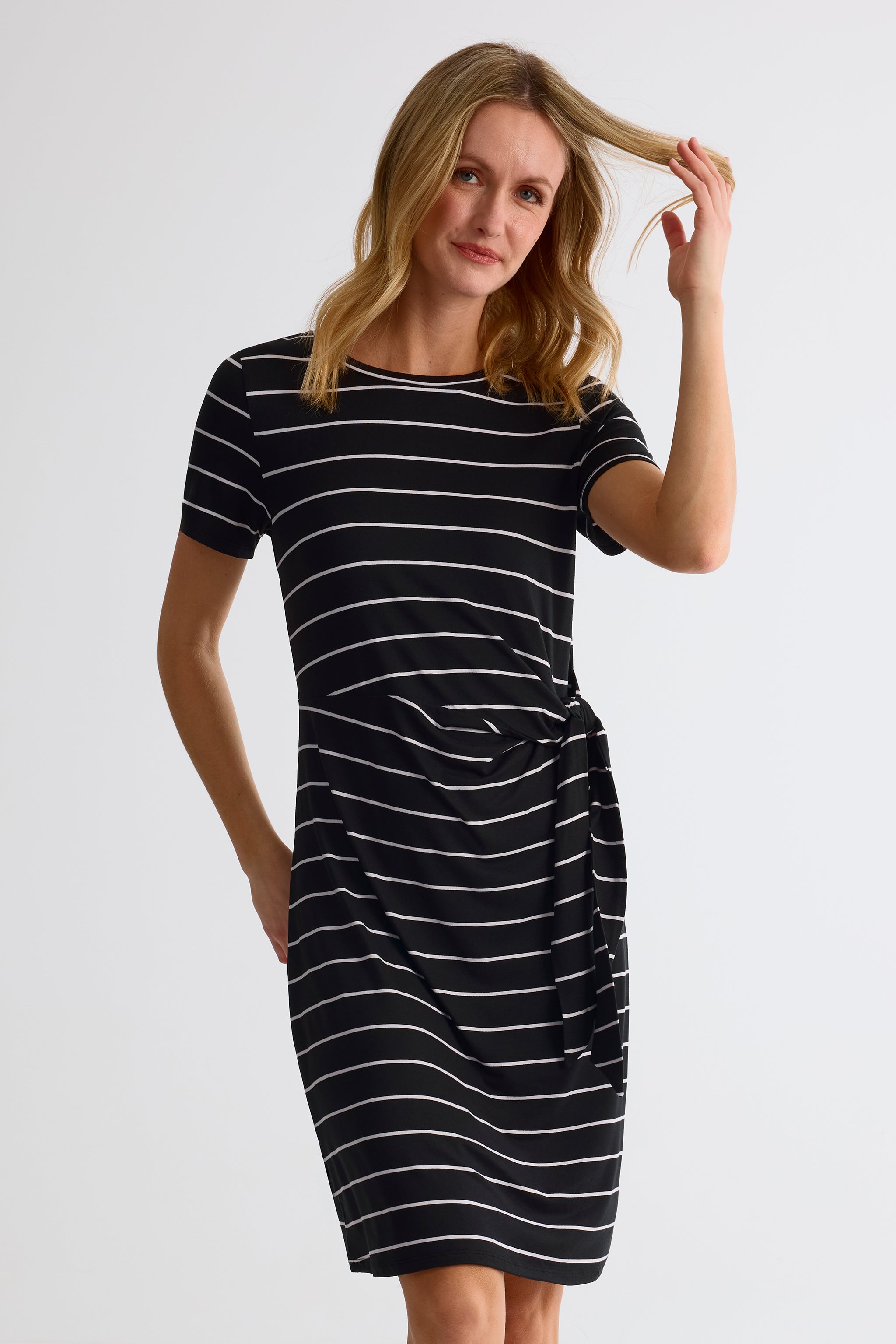 Emu Robe Robe à manches courtes noeud décoratif - Femme – Aubainerie