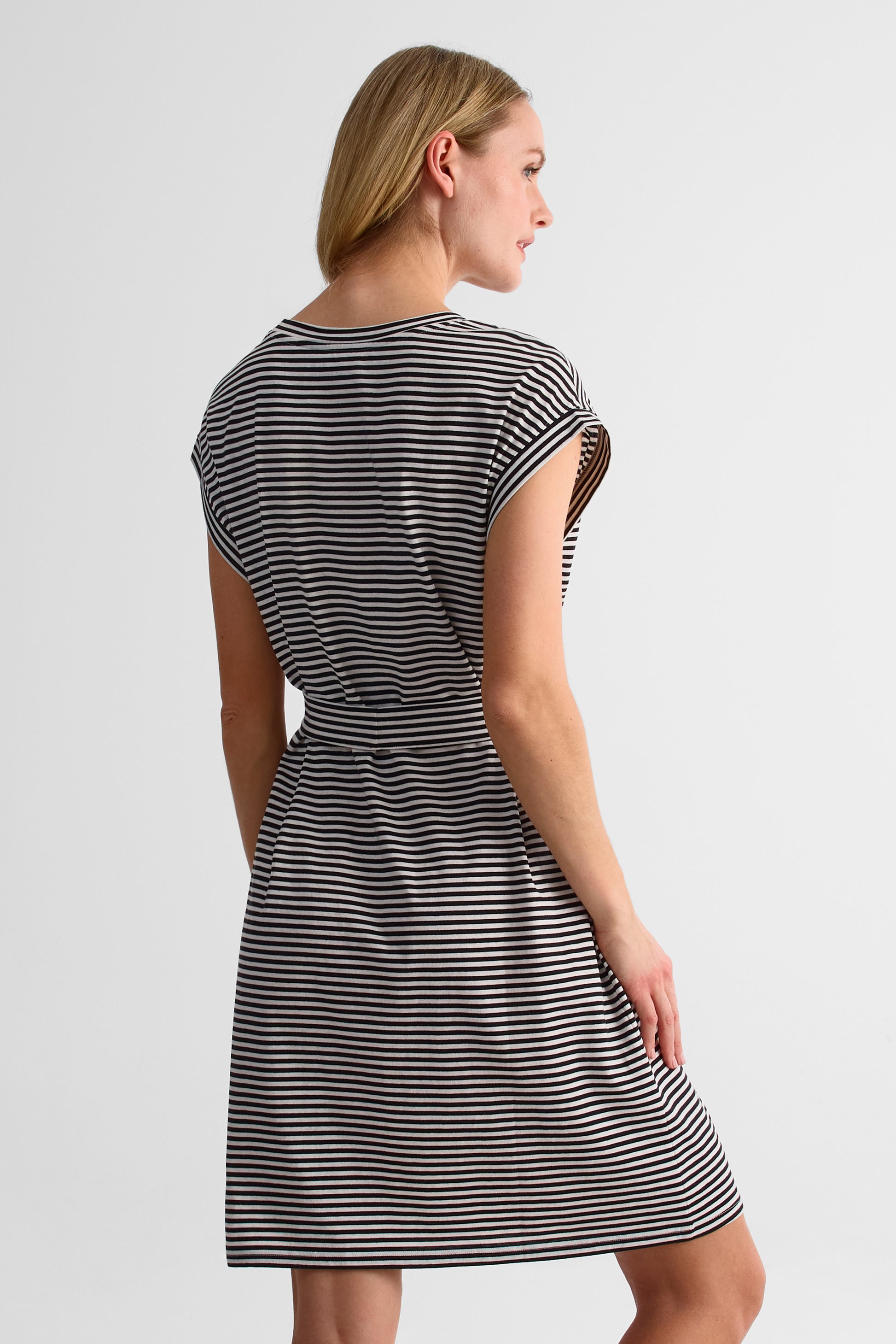 Robe dolman coupe droite avec ceinture - Femme && NOIR/MULTI