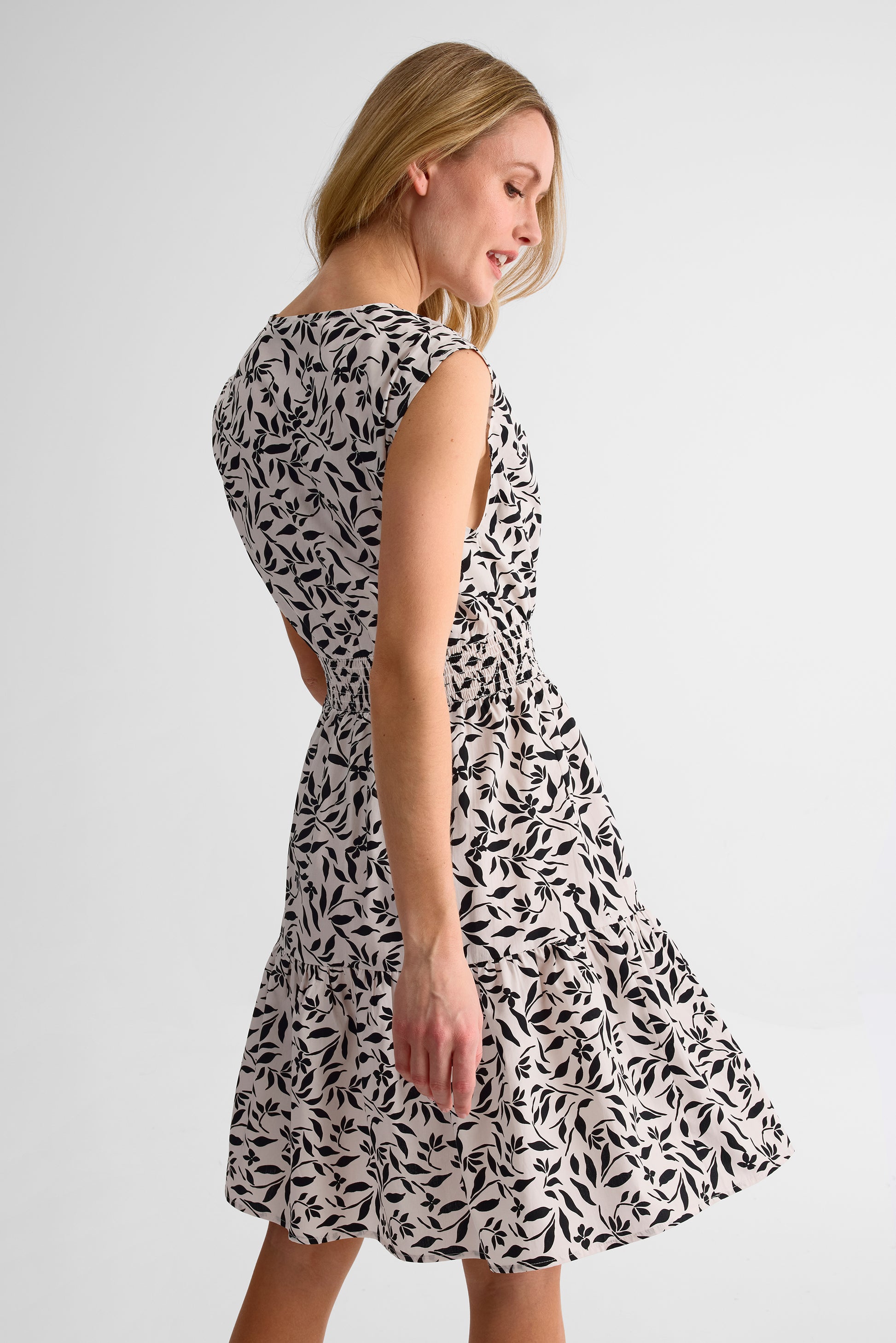 Robe sans manches smockée à la taille - Femme && BLANC CASSÉ/MULTI