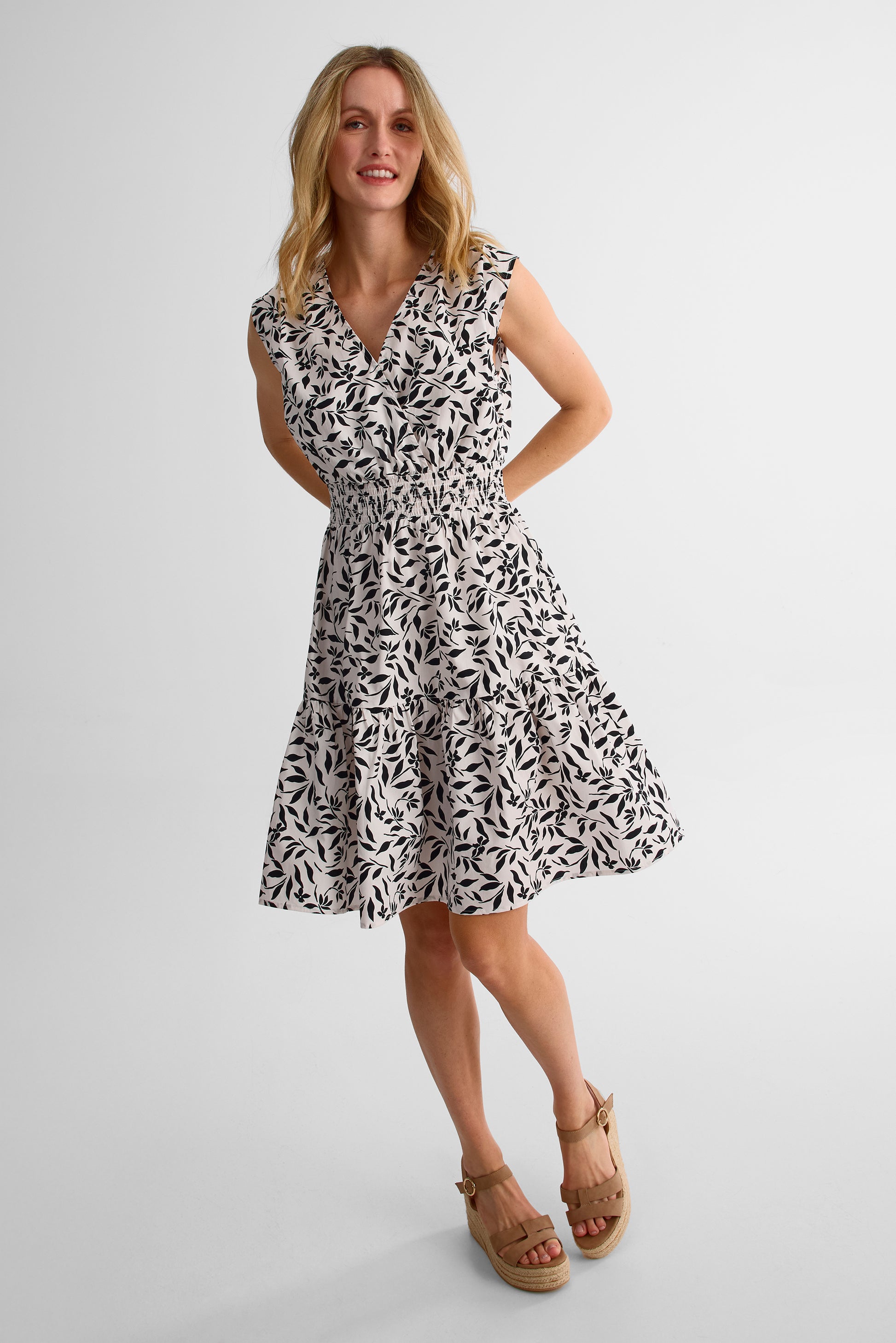 Robe sans manches smockée à la taille - Femme && BLANC CASSÉ/MULTI