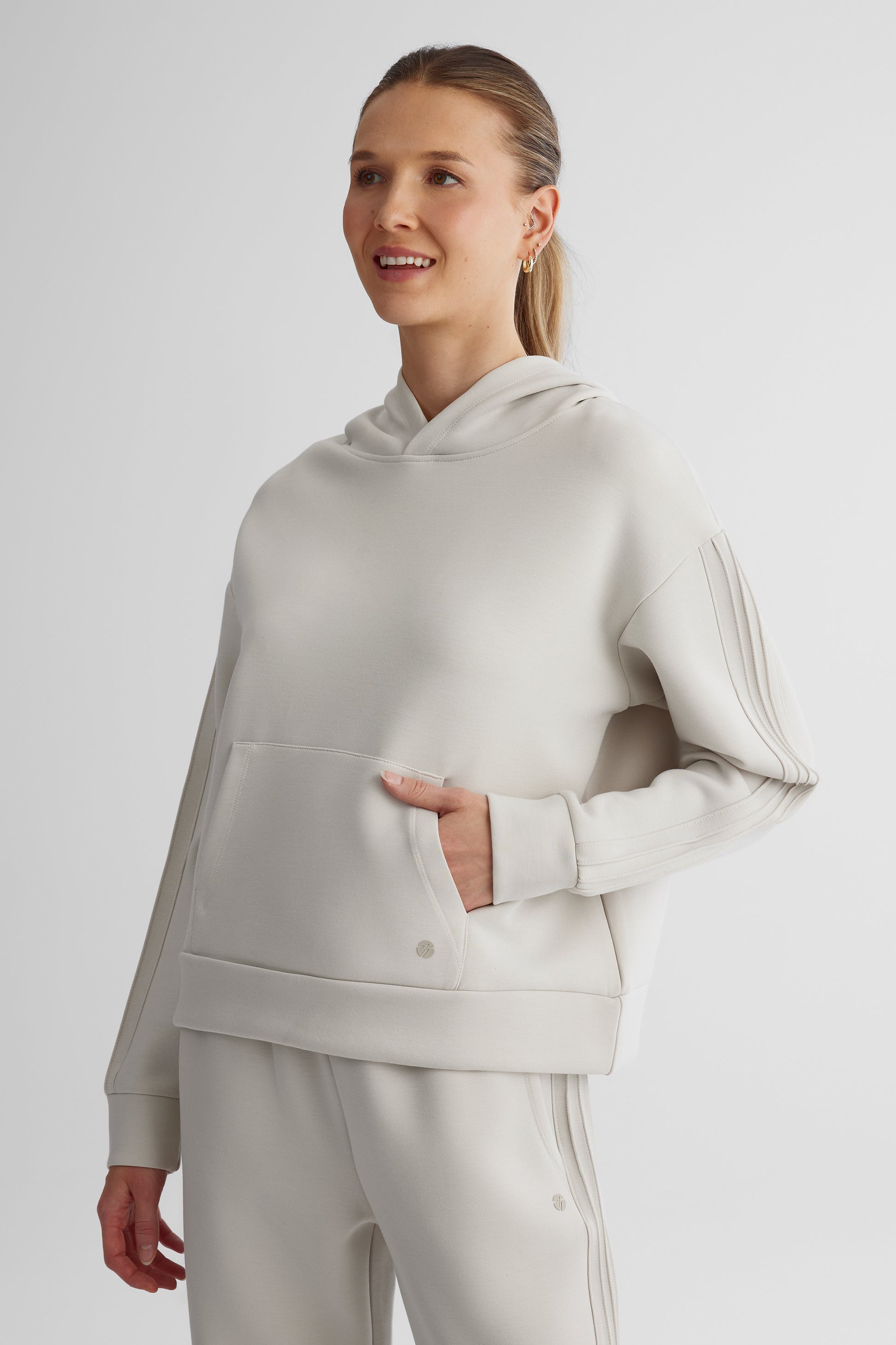 Chandail ouaté à capuchon - Femme && CREME