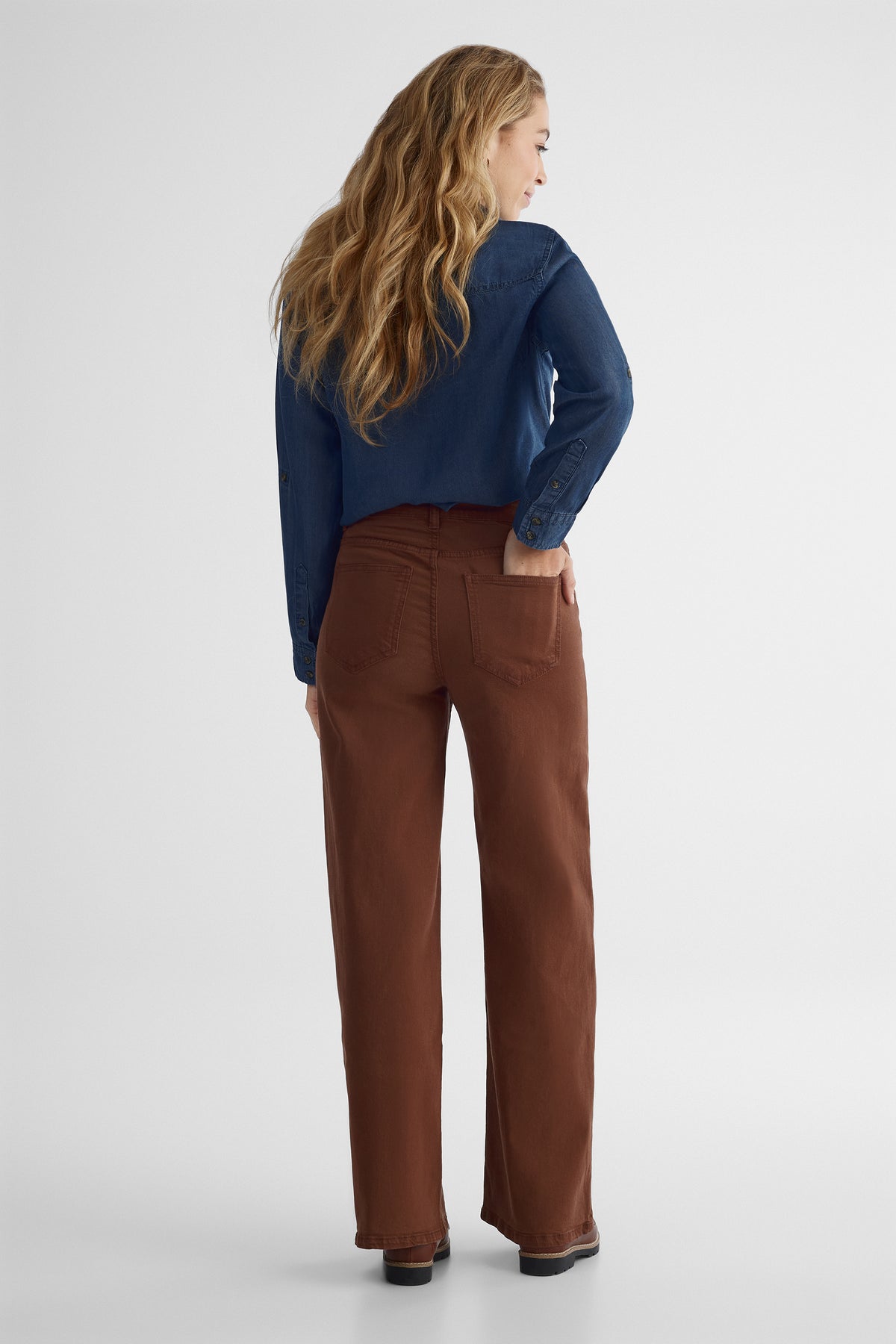 Jeans ajusté confortable - Femme && BRUN