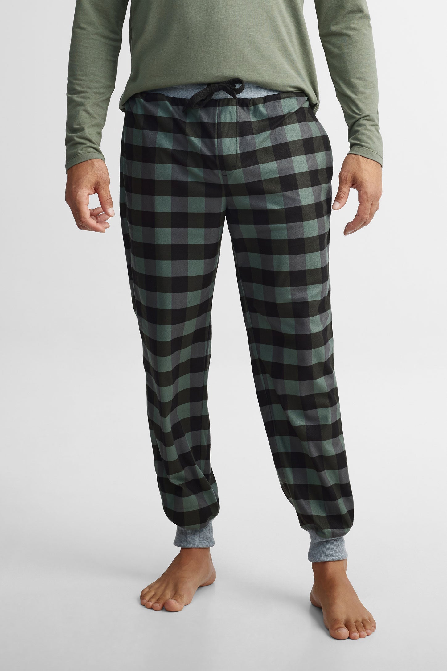 Pantalon pyjama à carreaux en flanelle, 2/40$ - Homme && VERT/MULTI