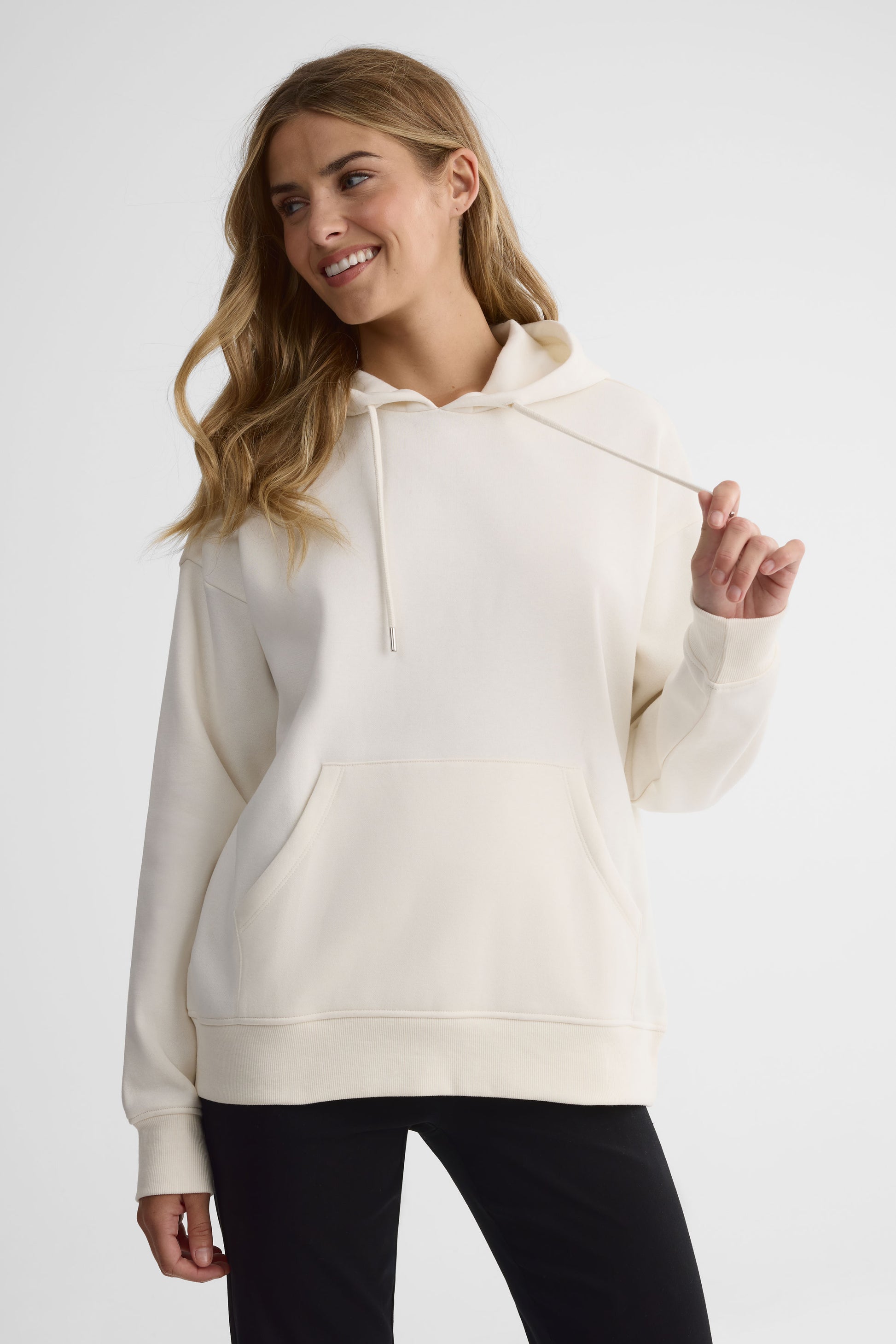 Chandail ouaté à capuchon – Femme && BLANC CASSÉ