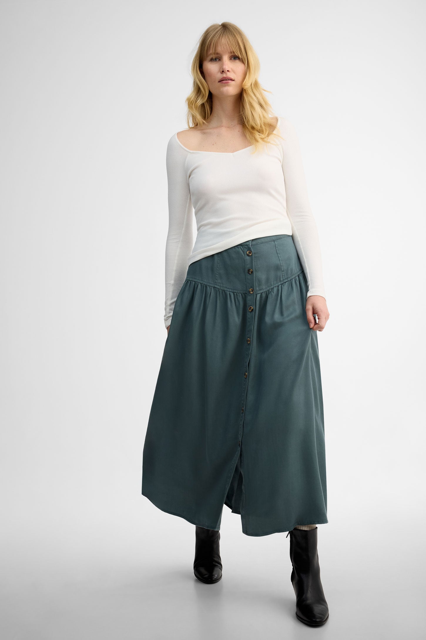 Chandail col en cœur coupe ajustée - Femme && BLANC CASSÉ