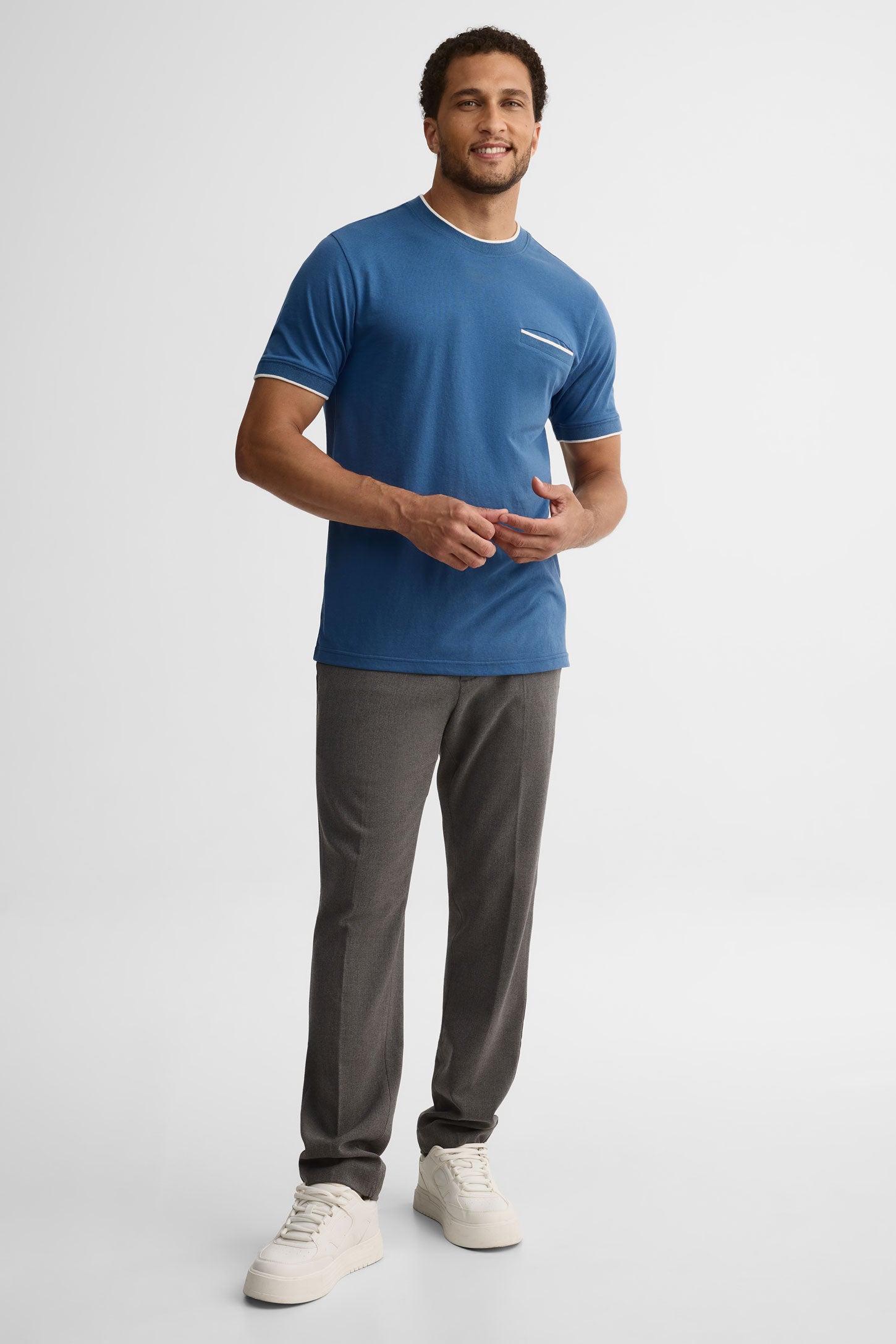 T-shirt col rond à poche, 2/30$ - Homme && BLEU FONCE