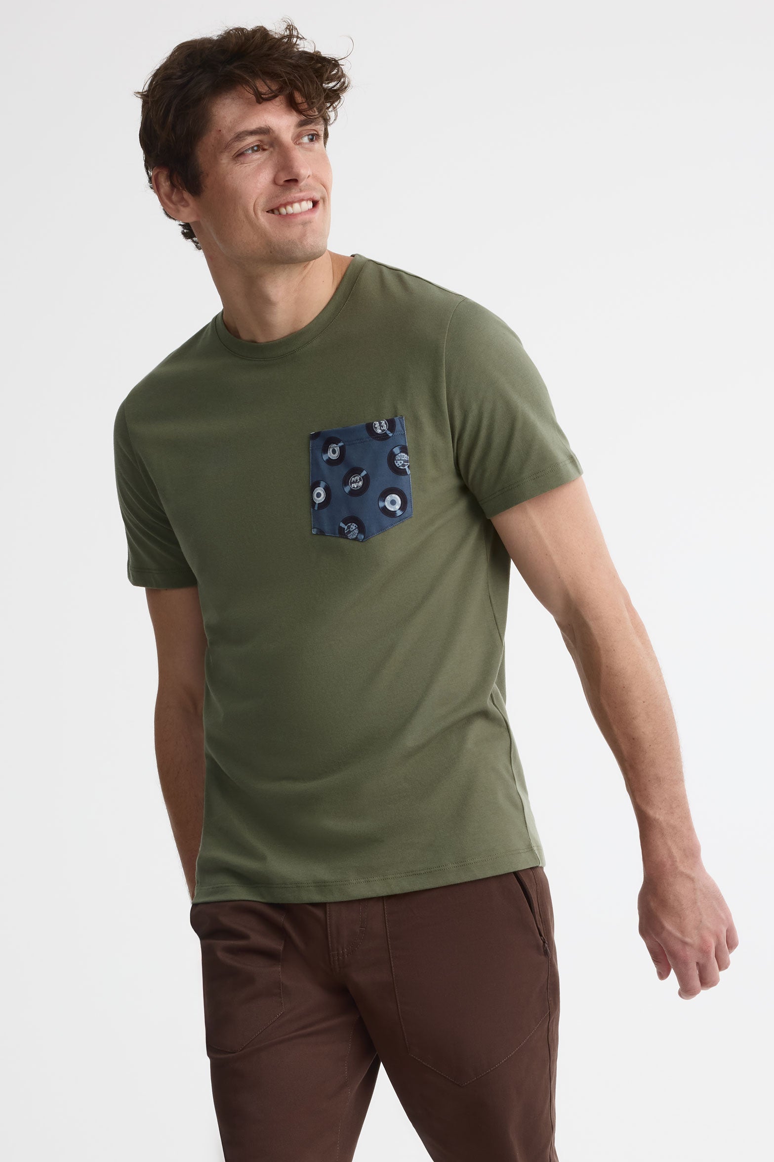 T-shirt à poche 2/30$ – Homme && KAKI