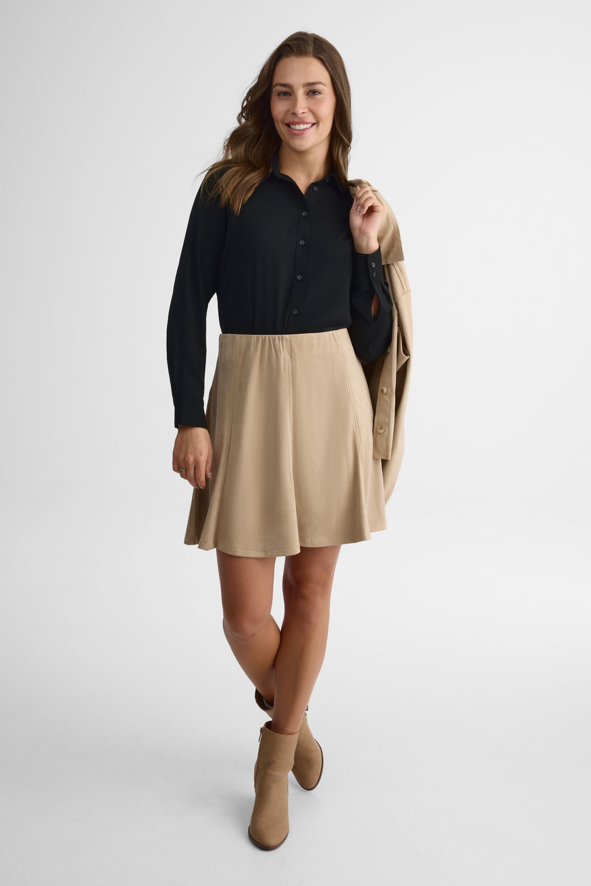 Jupe courte évasée en faux suède Femme – Aubainerie