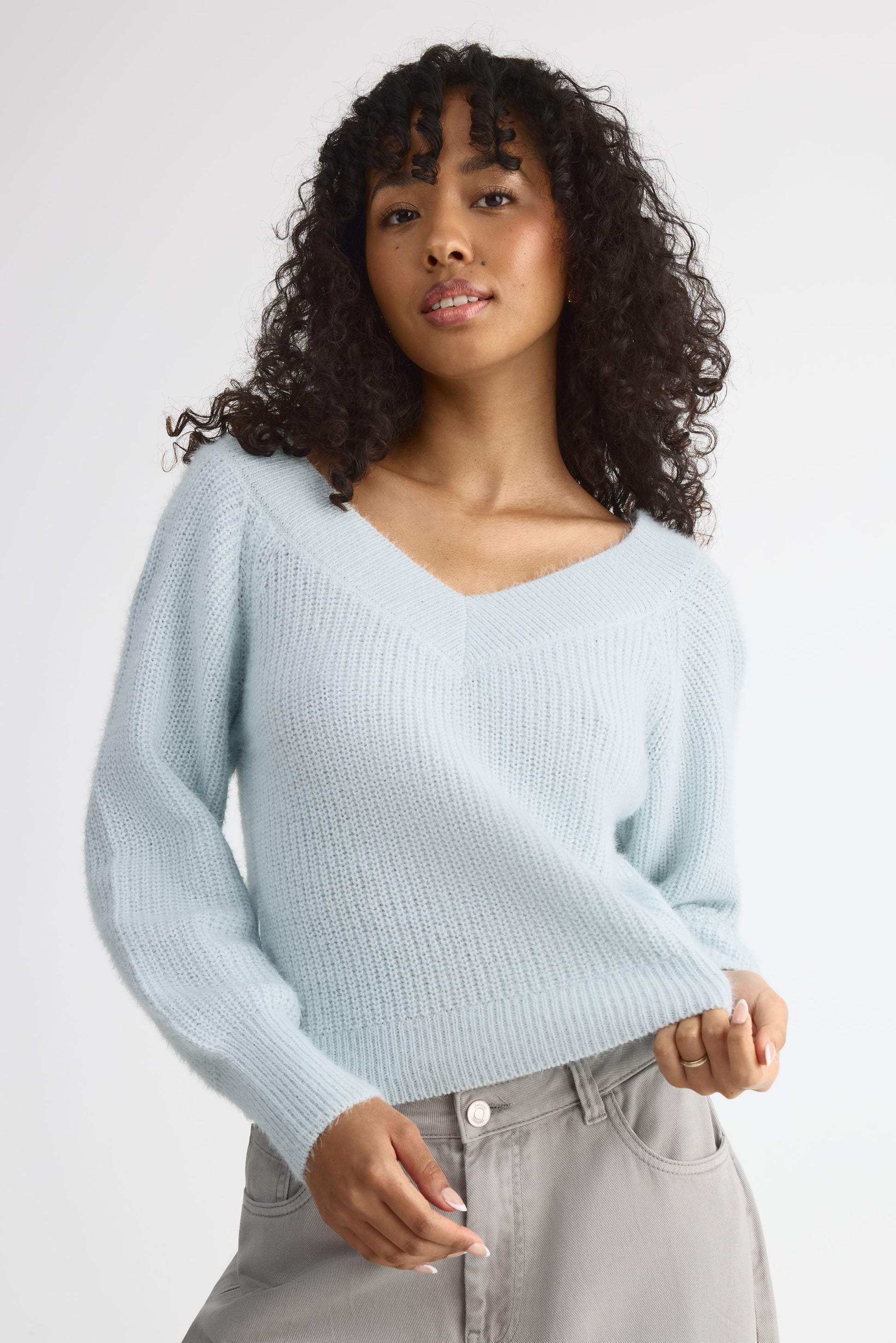 Chandail tricot tondue en col V – Femme && BLEU