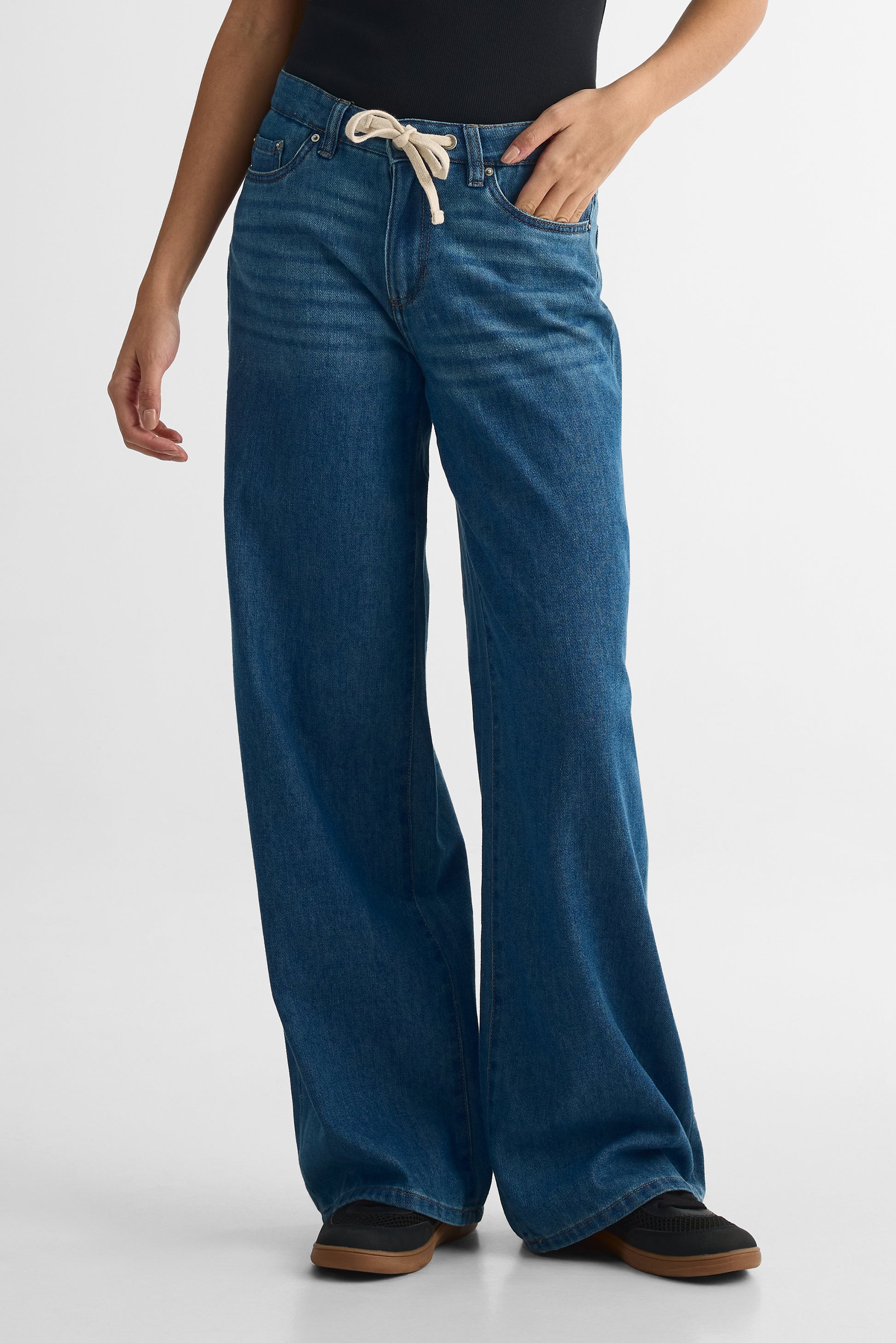 Jeans semi-haut avec cordon – Femme && DENIM MOYEN