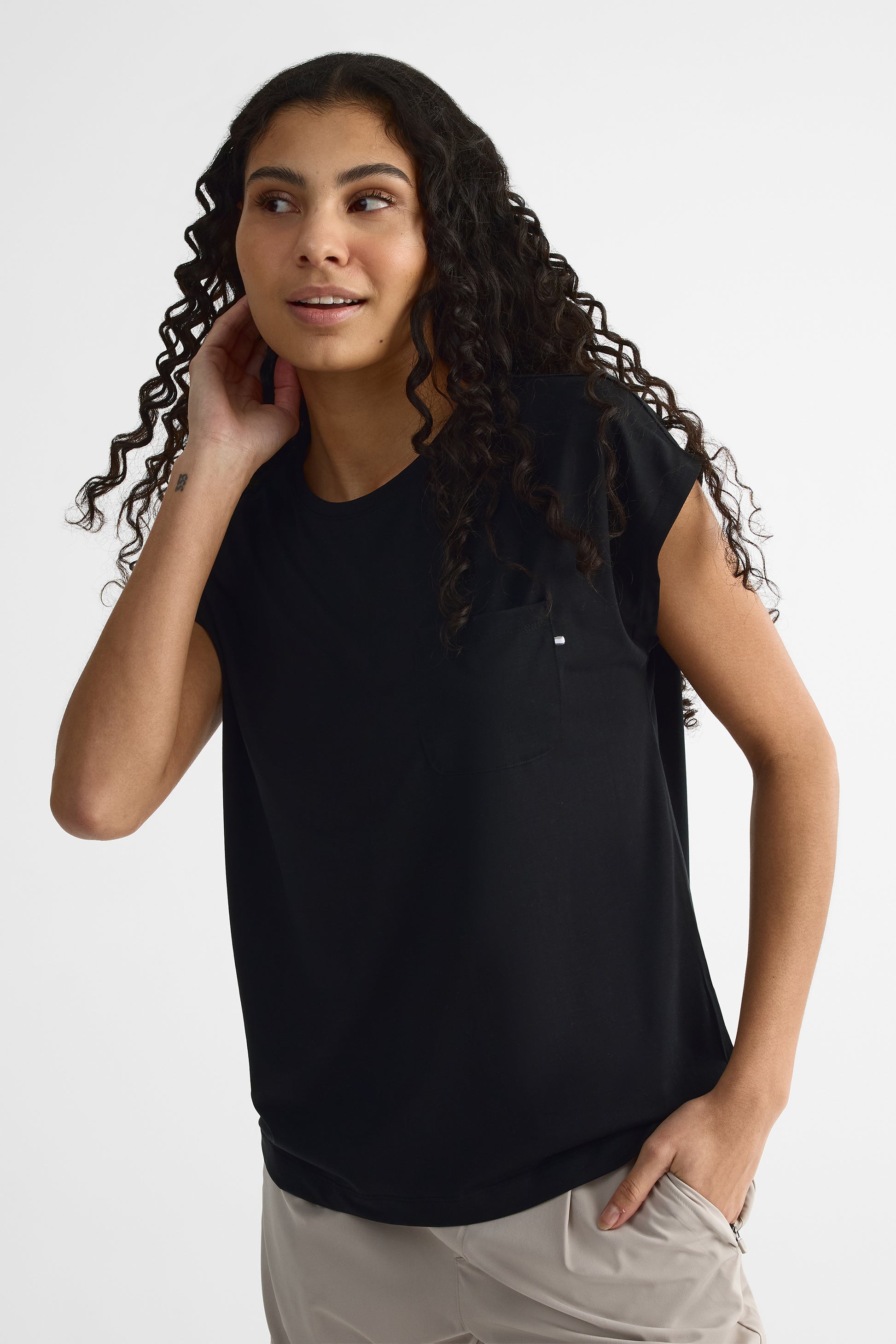 T-shirt à poche - Femme && NOIR