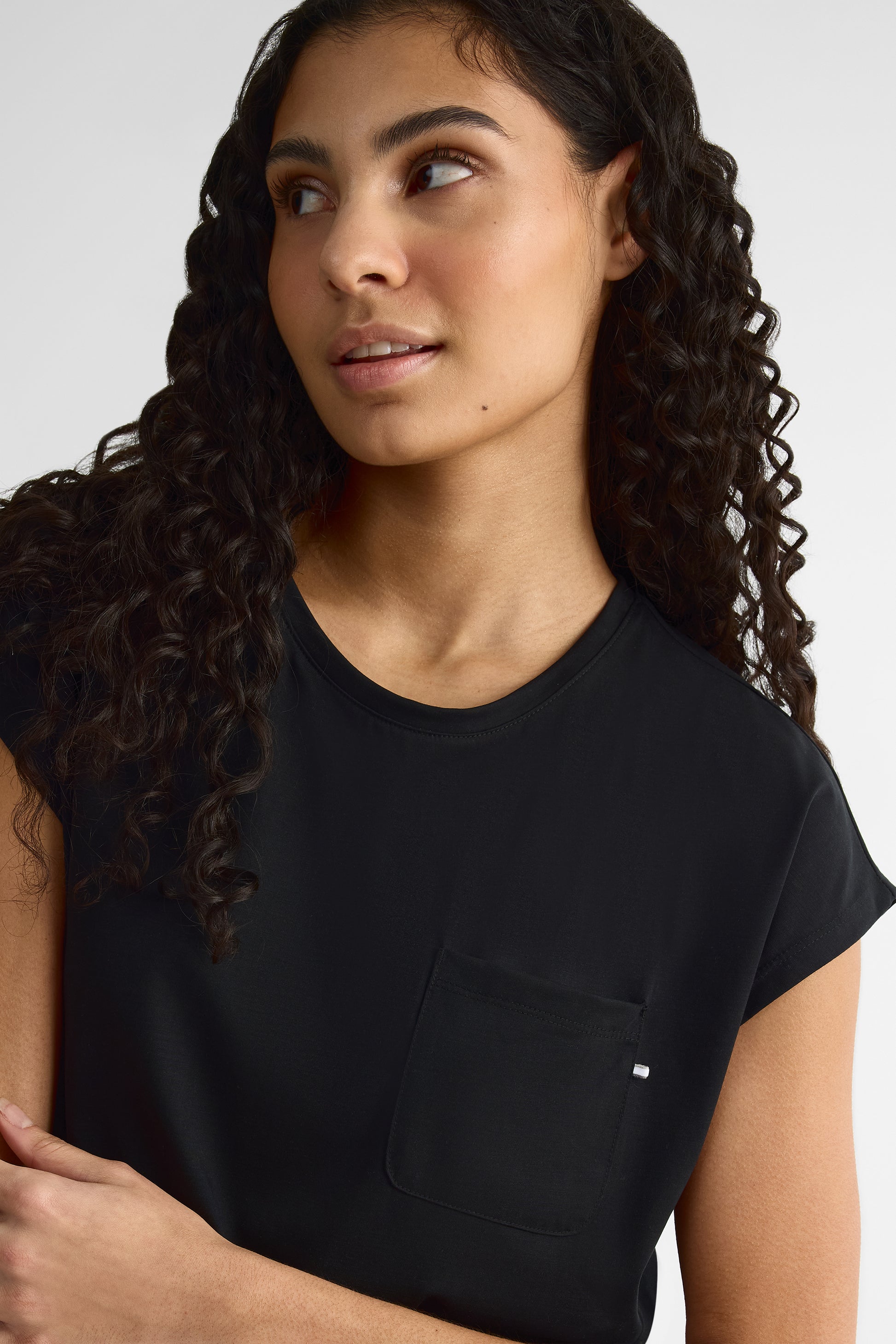 T-shirt à poche - Femme && NOIR