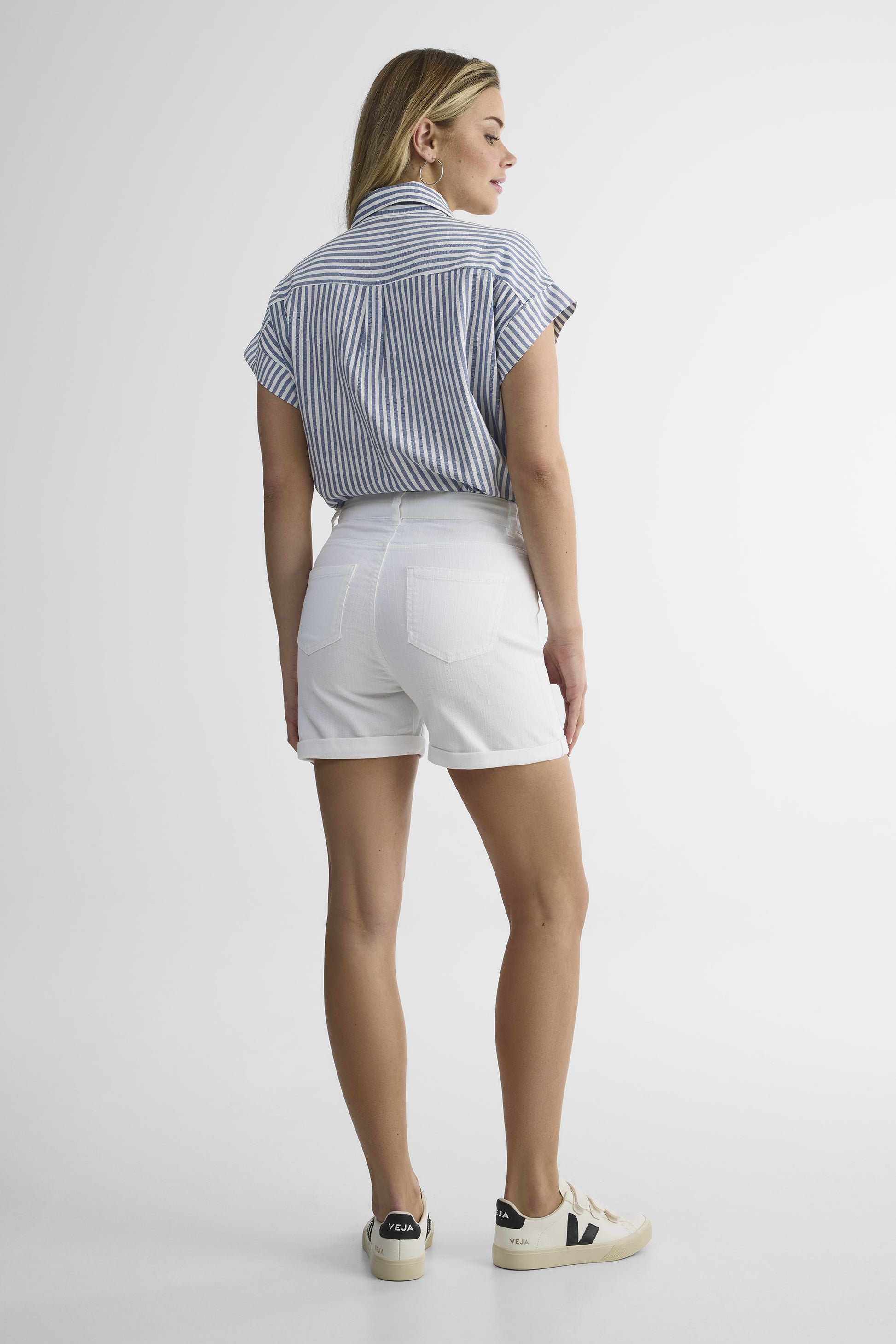 Short mi-haute à ourlet retroussé – Femme && BLANC
