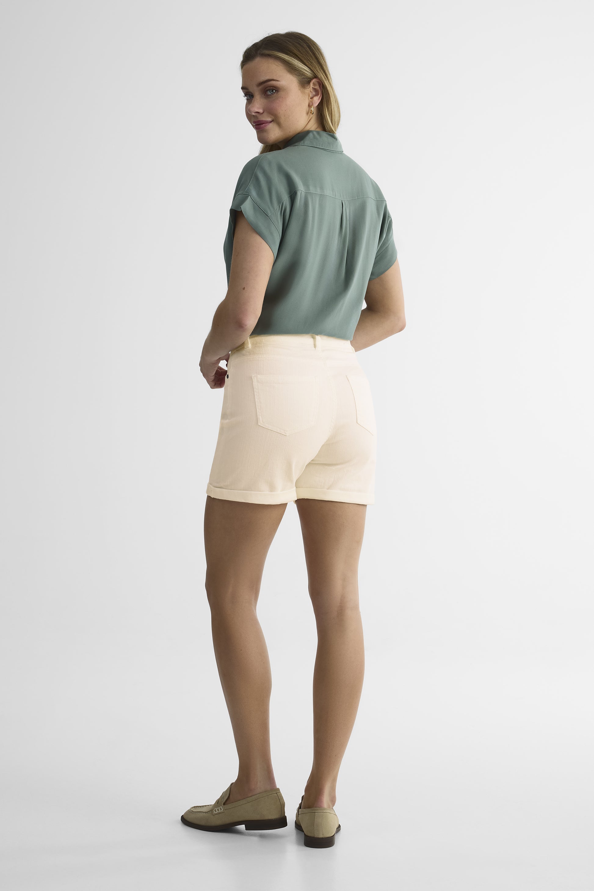 Short mi-haute à ourlet retroussé – Femme && BEIGE