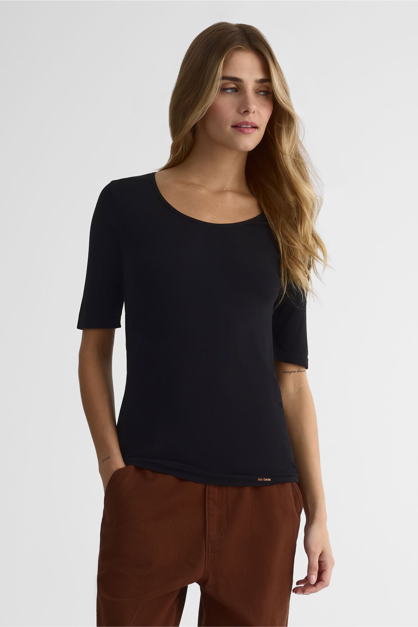 T-shirt à manches courtes – Femme && NOIR