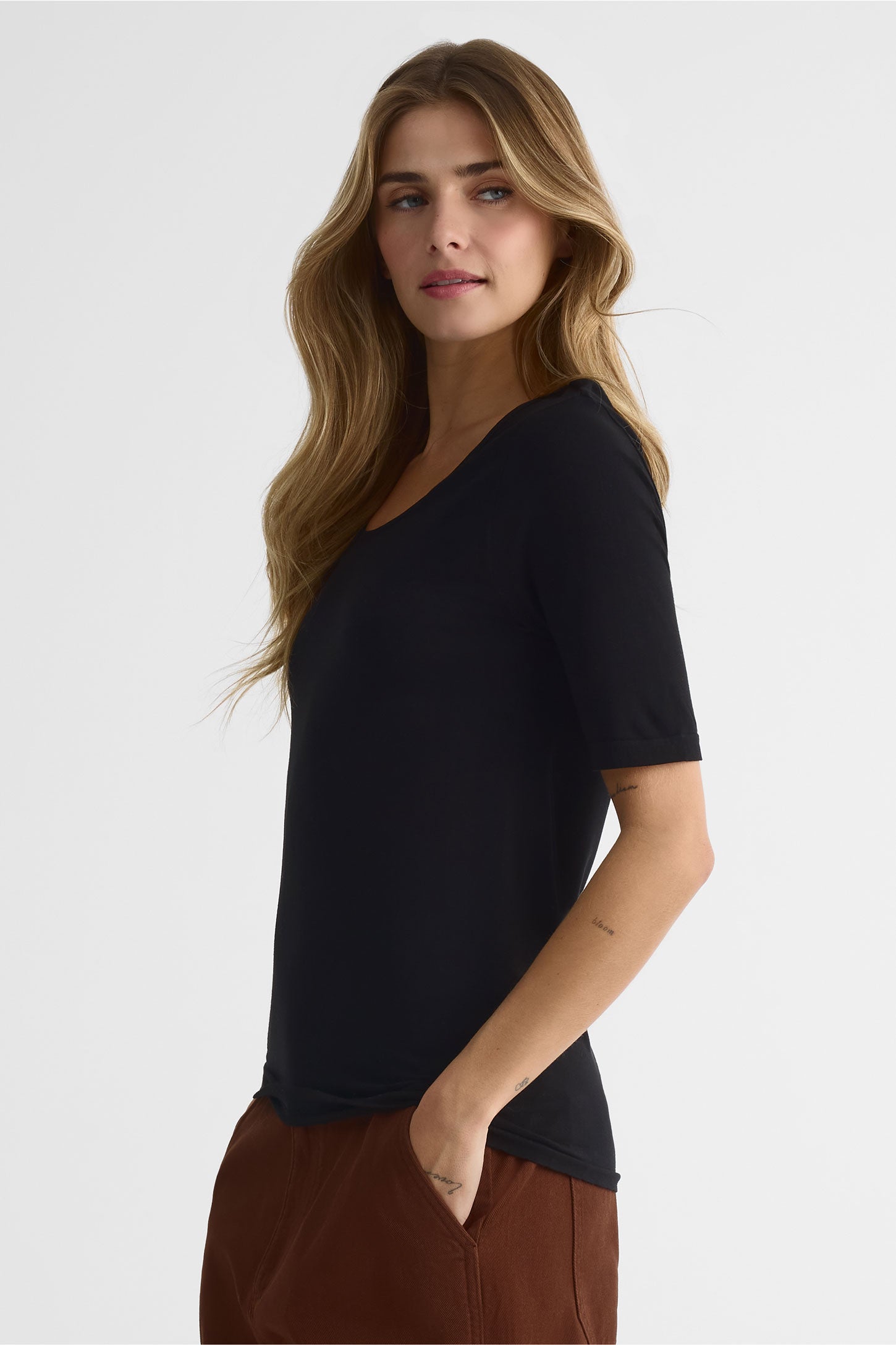 T-shirt à manches courtes – Femme && NOIR